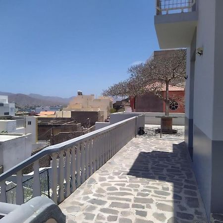 Vivenda Com Patio, No Coracao Do Mindelo Villa Exterior foto