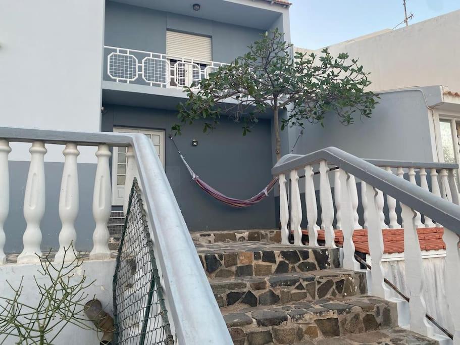 Vivenda Com Patio, No Coracao Do Mindelo Villa Exterior foto